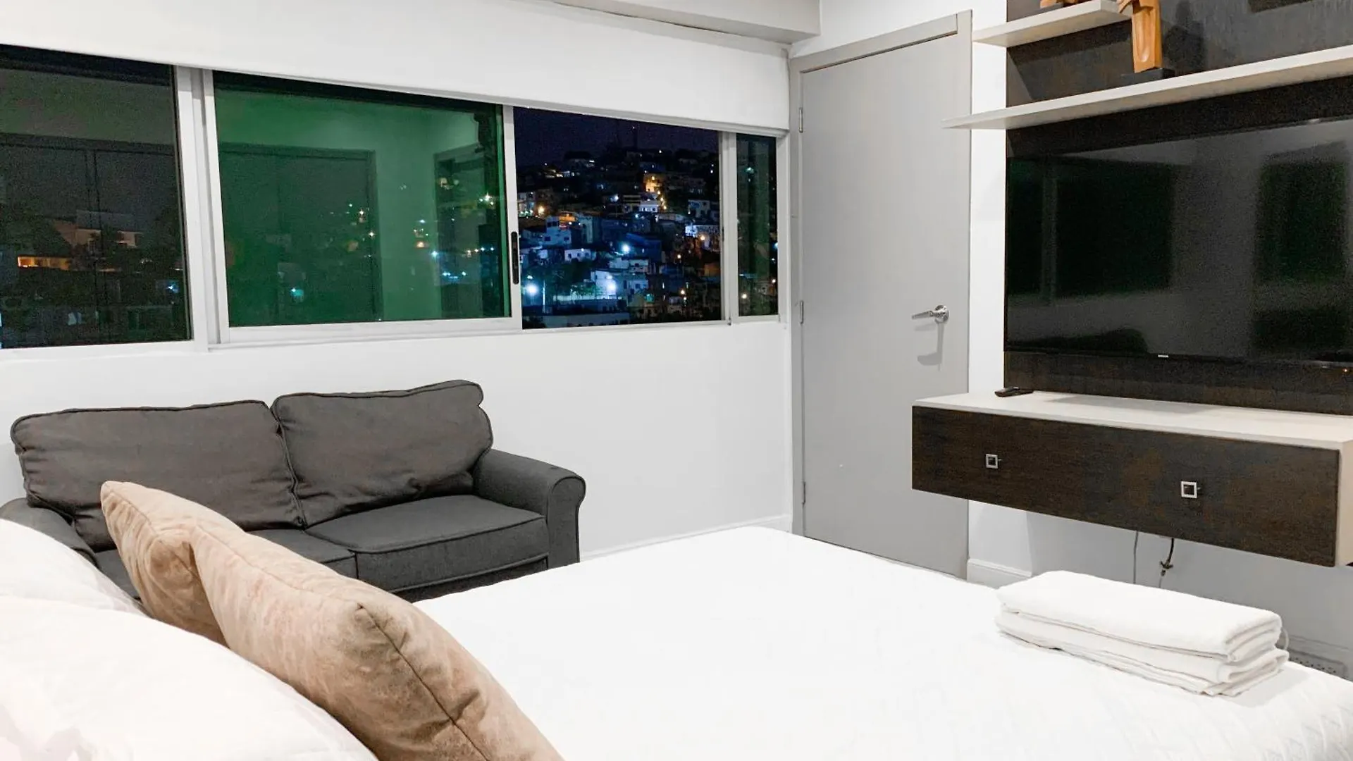 Apartamento Suite Con Jacuzzi Y Gym En Puerto Santa Ana Guayaquil