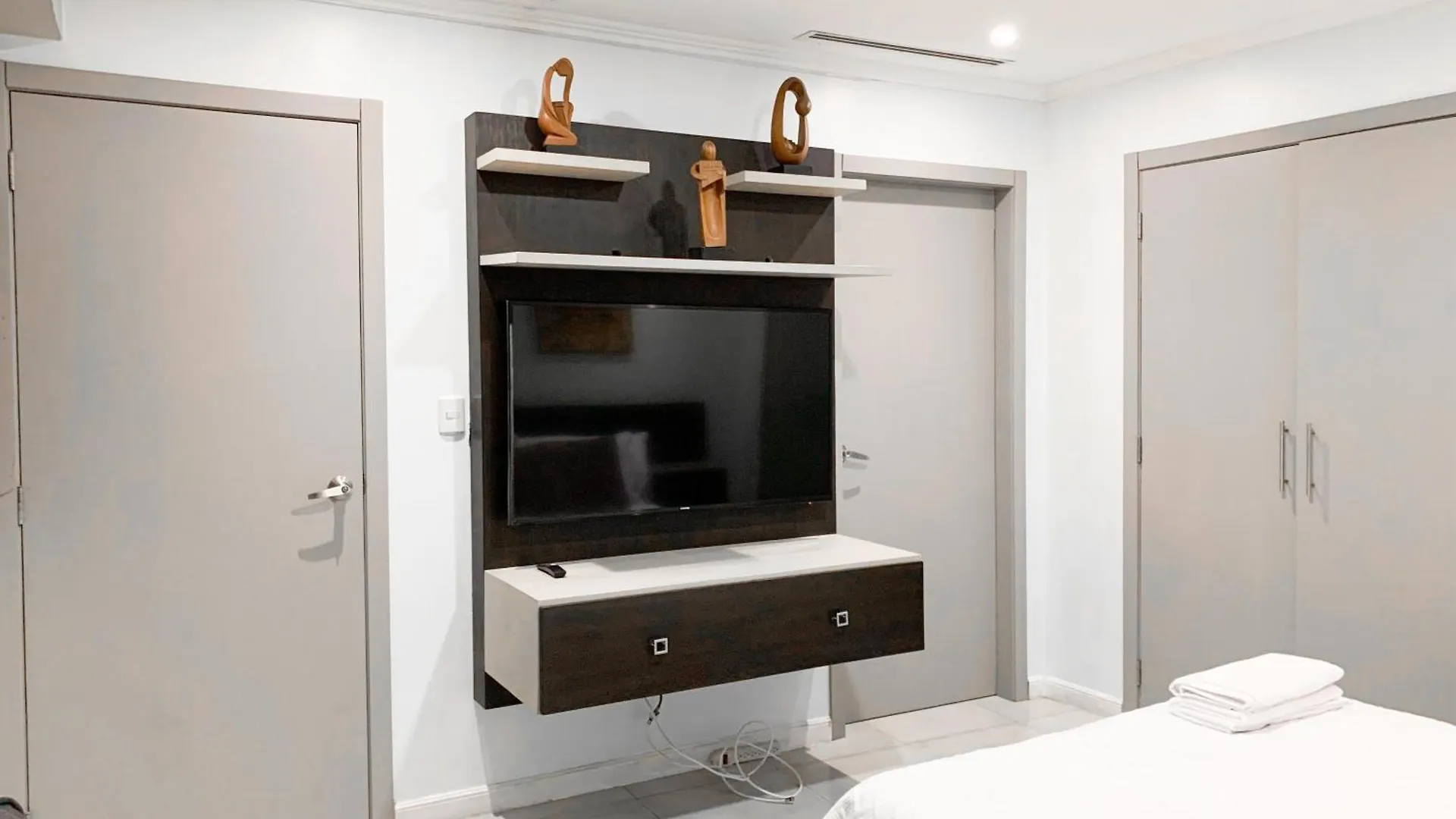 Suite Con Jacuzzi Y Gym En Puerto Santa Ana Guayaquil