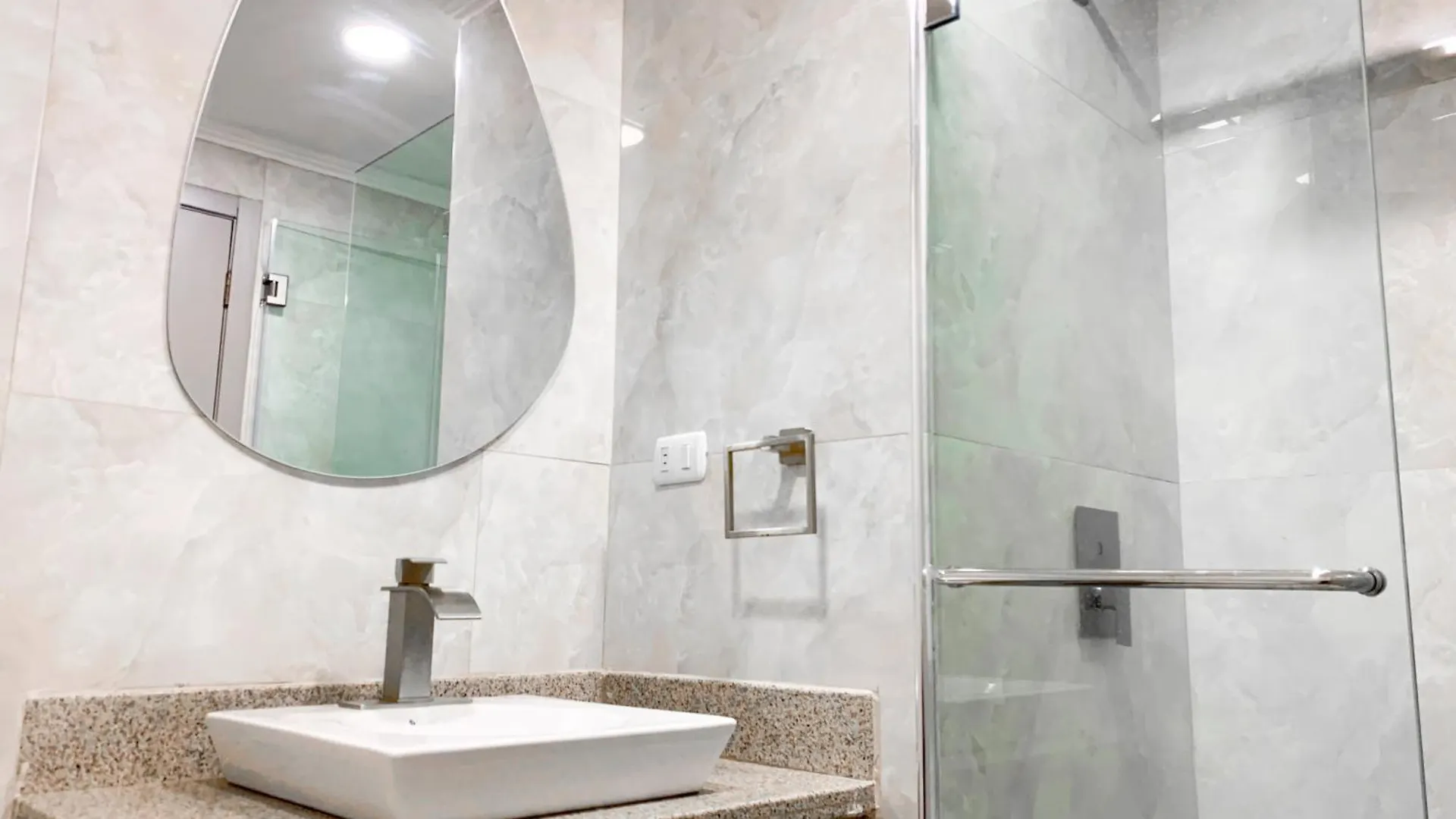 Apartamento Suite Con Jacuzzi Y Gym En Puerto Santa Ana Guayaquil Ecuador