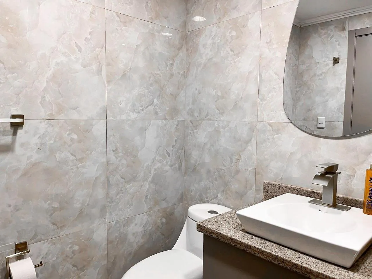 Apartamento Suite Con Jacuzzi Y Gym En Puerto Santa Ana Guayaquil