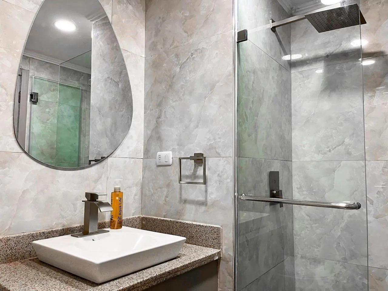 Suite Con Jacuzzi Y Gym En Puerto Santa Ana Guayaquil Apartamento