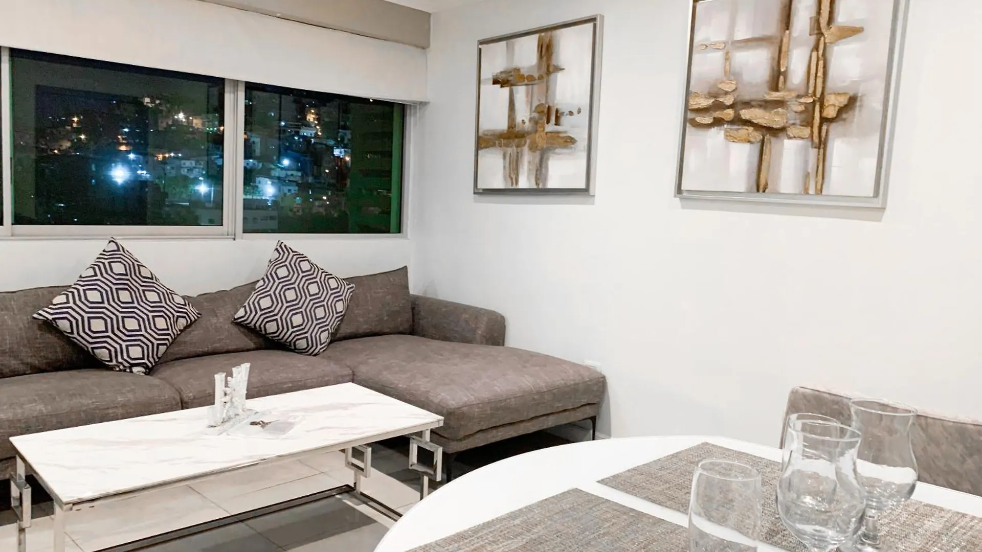 Suite Con Jacuzzi Y Gym En Puerto Santa Ana Guayaquil