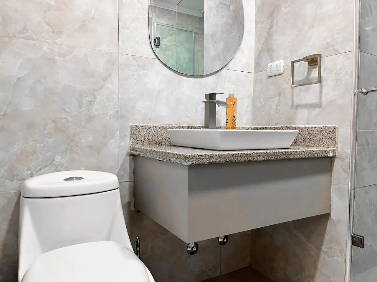 Suite Con Jacuzzi Y Gym En Puerto Santa Ana Guayaquil 0*,