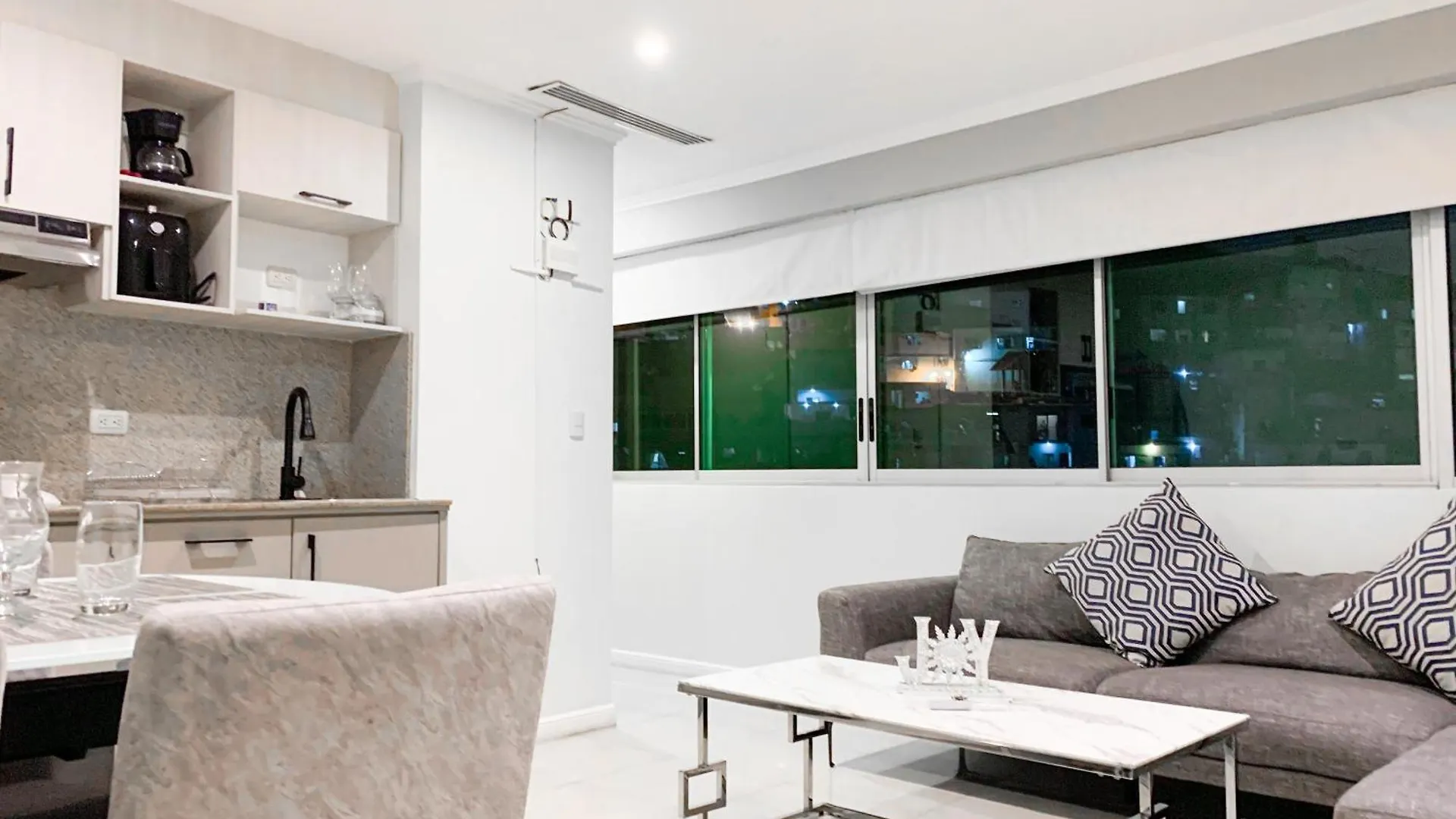 Suite Con Jacuzzi Y Gym En Puerto Santa Ana Guayaquil