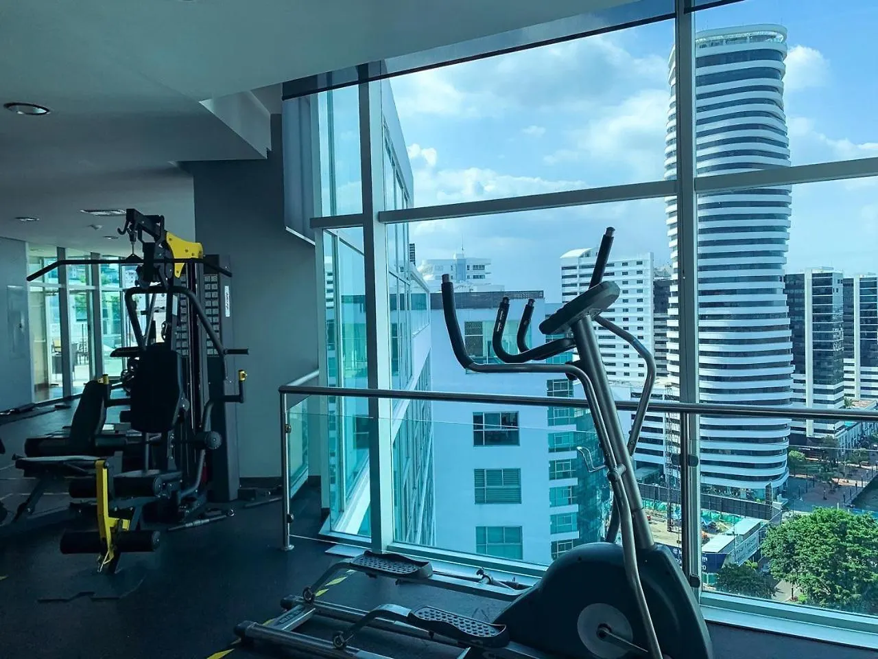 Suite Con Jacuzzi Y Gym En Puerto Santa Ana Guayaquil Apartamento