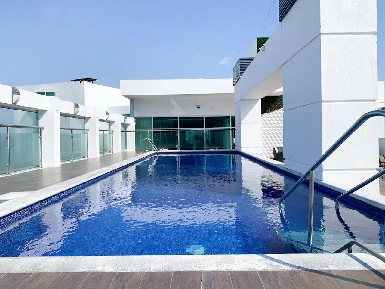 Apartamento Suite Con Jacuzzi Y Gym En Puerto Santa Ana Guayaquil Ecuador