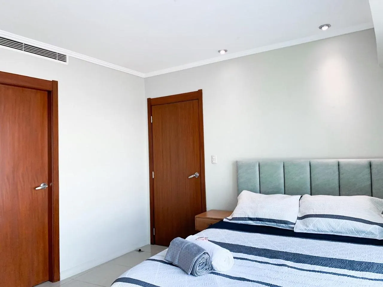 Suite Con Jacuzzi Y Gym En Puerto Santa Ana Guayaquil Apartamento