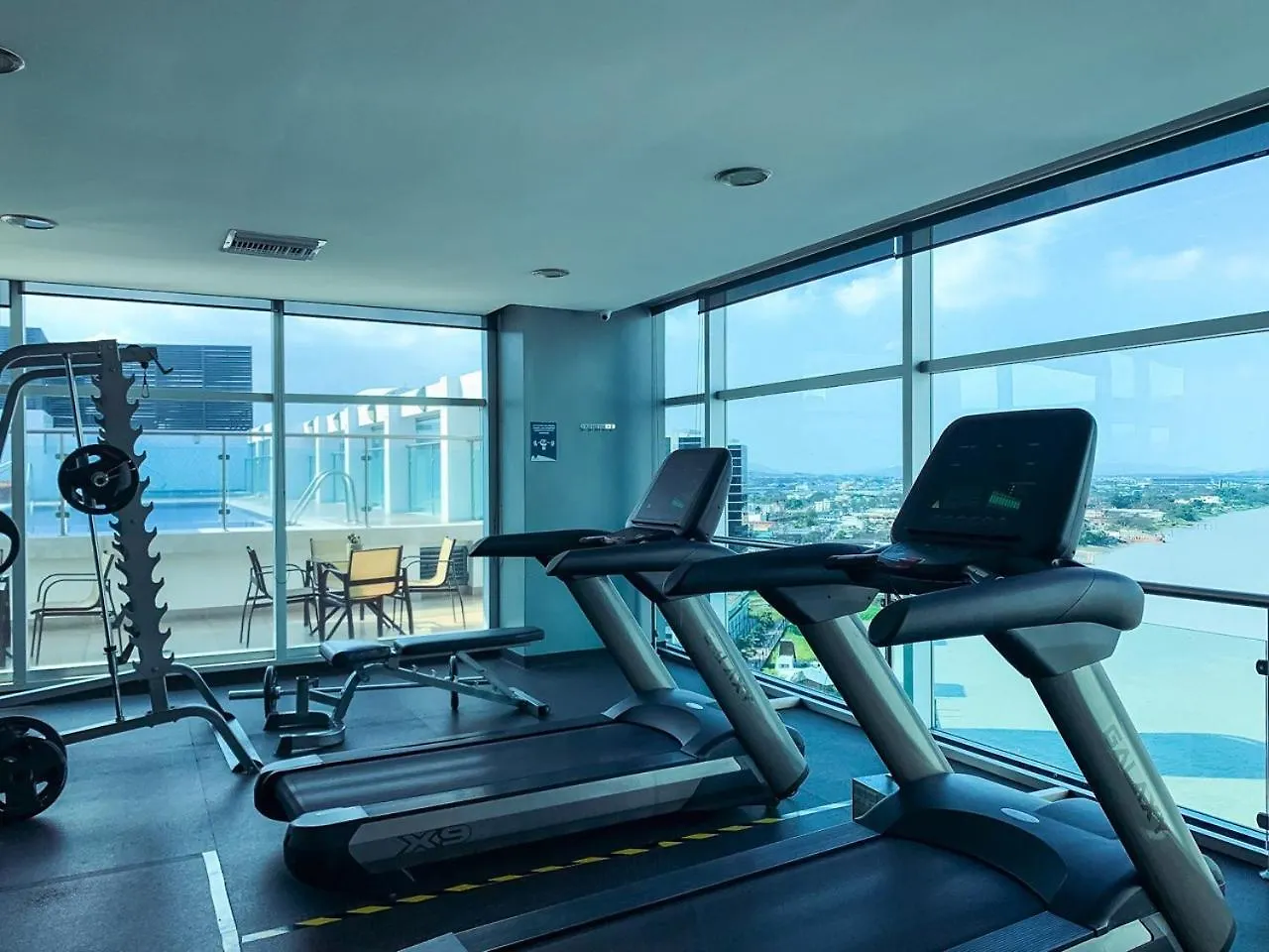 Suite Con Jacuzzi Y Gym En Puerto Santa Ana Guayaquil 0*,