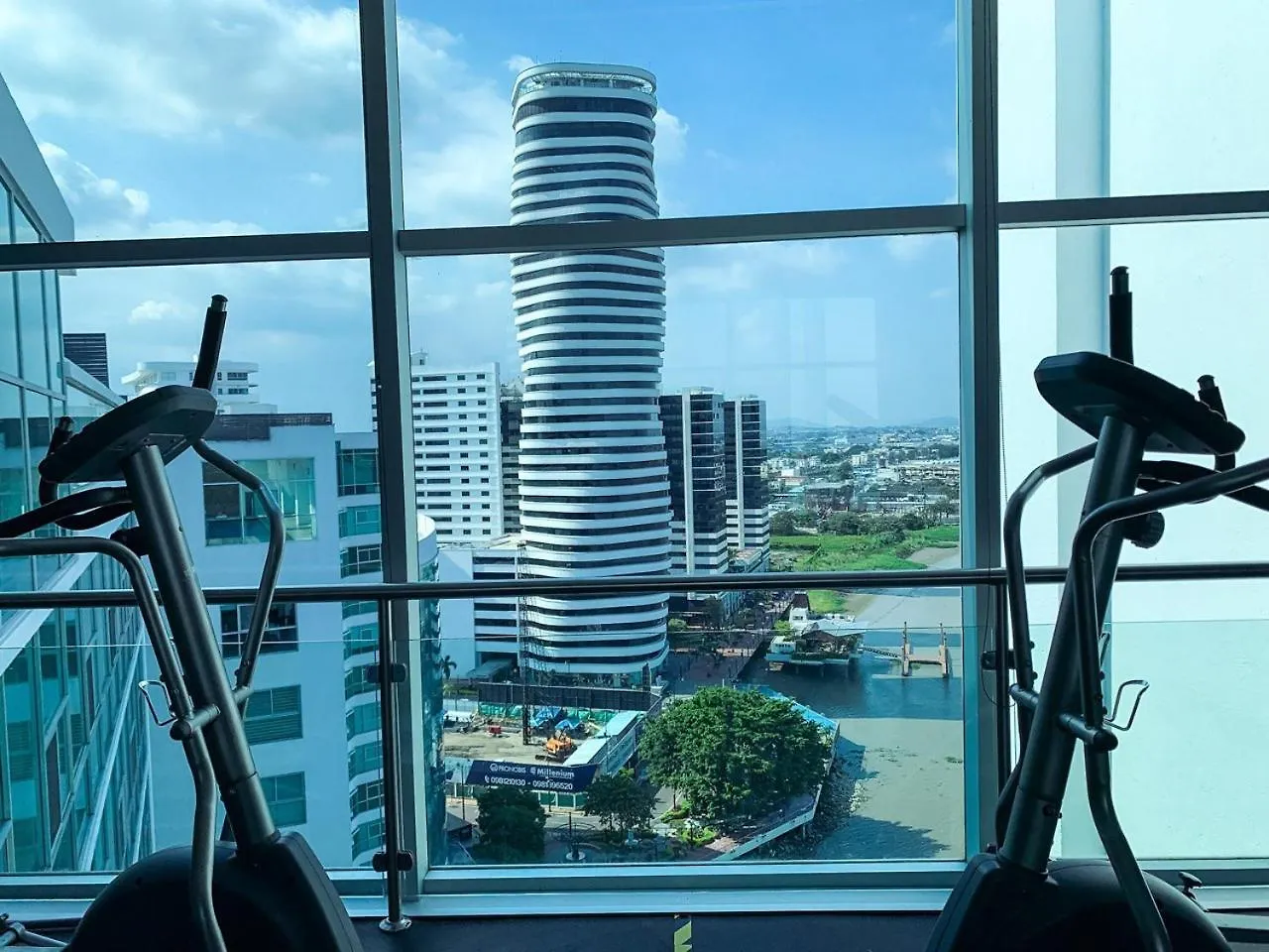 Suite Con Jacuzzi Y Gym En Puerto Santa Ana Guayaquil 0*,  Ecuador