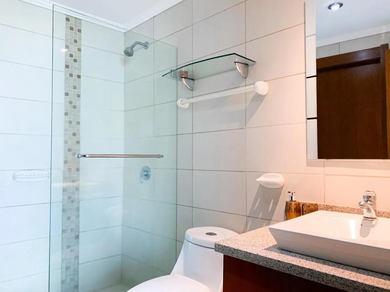 Suite Con Jacuzzi Y Gym En Puerto Santa Ana Guayaquil