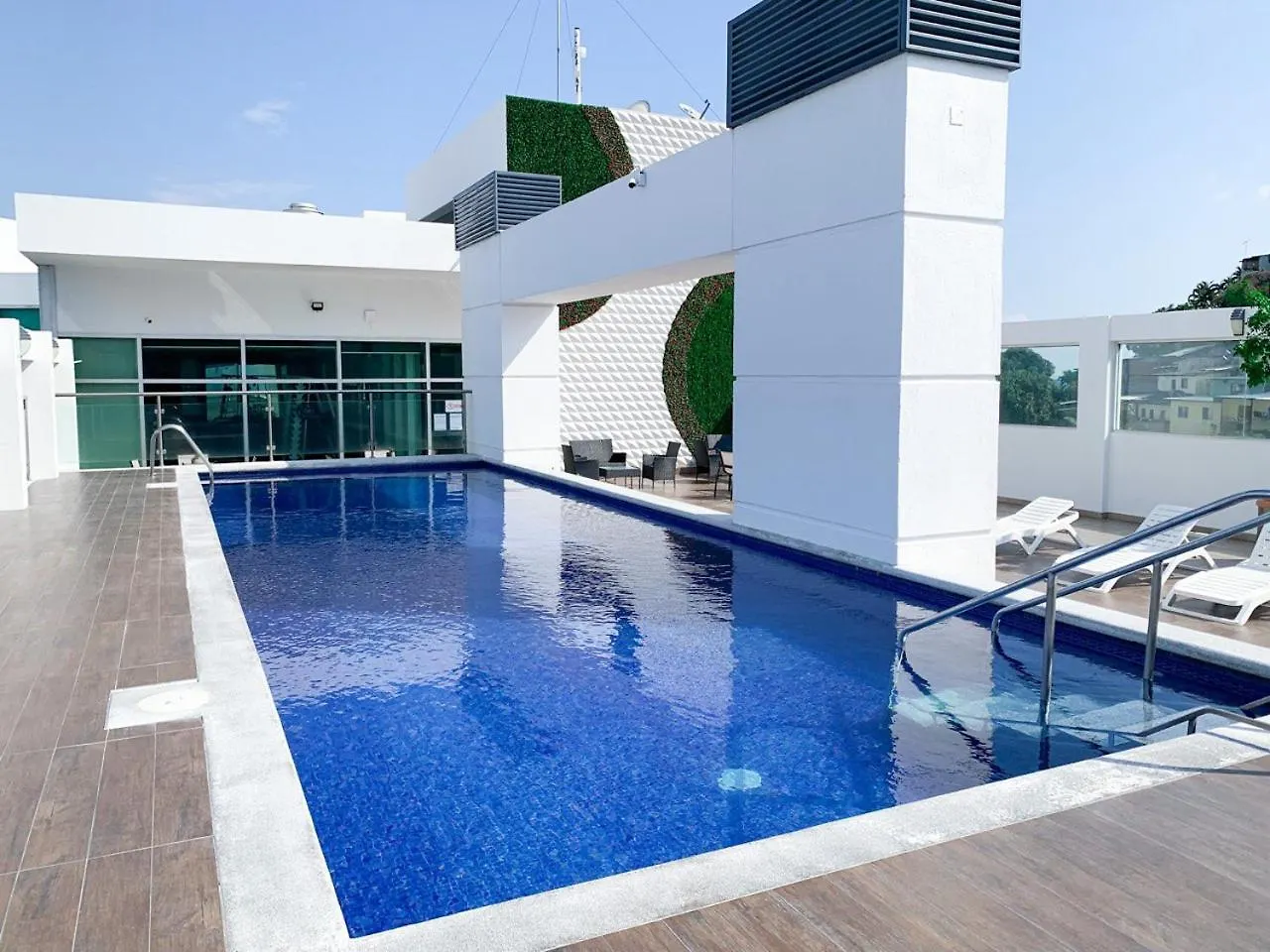 Suite Con Jacuzzi Y Gym En Puerto Santa Ana Guayaquil